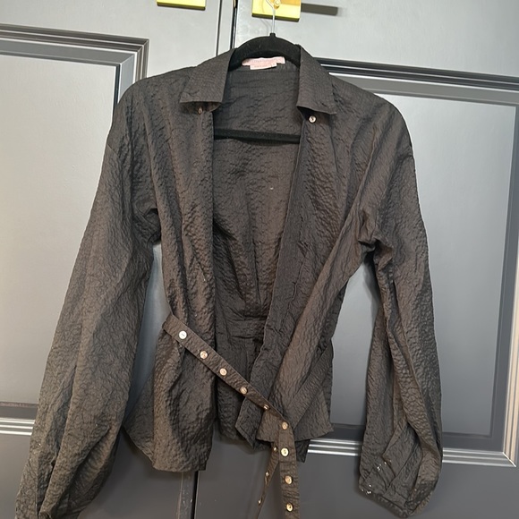 VINTAGE BCBG MAXAZRIA COLLECTION Black Cotton Blouse With Azure Button Belt - Picture 1 of 5